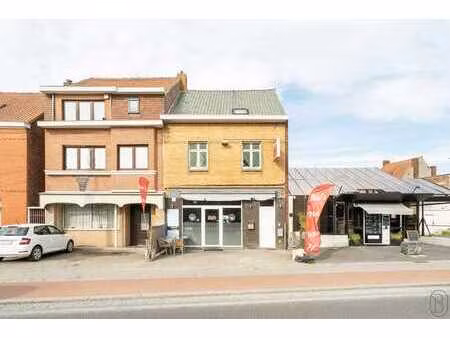 maison spacieuse avec jardin et rez commercial