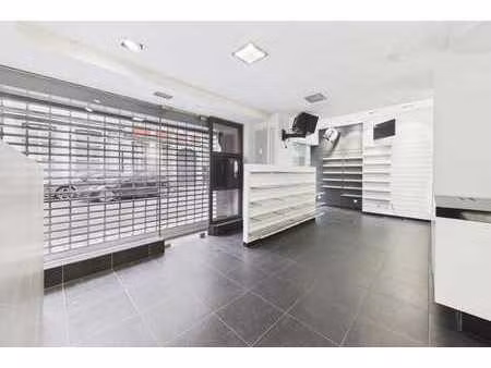 rez-de-chaussée commercial au centre de tournai !