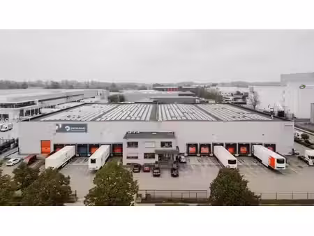 entrepôt et bureaux situé prèt du a12