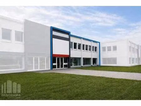 showroom / entrepôt / atelier de 675 m² avec une excellen...