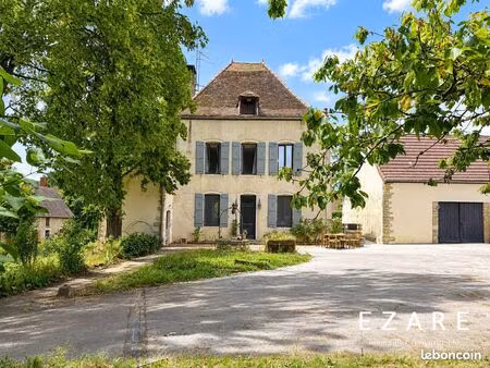 propriété 4 pièces 140 m²