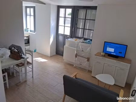 t2 de charme semi meublé avec terrasse au calme