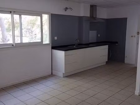 appartement f3 dans zone artisanale castelnau le lez