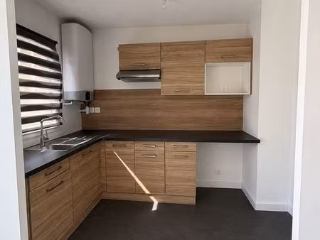appartement t2 avec balcon  climatisation  2 parking  colomiers