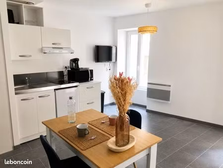 t2 duplex rénové – centre de langoiran – entrée indépendante – très calme