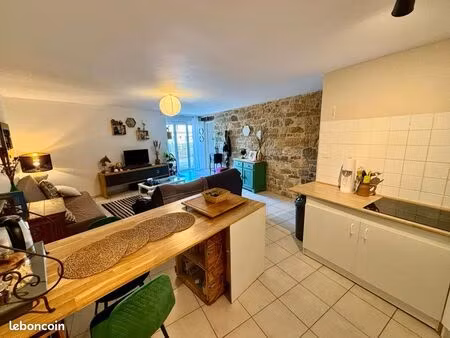 à louer – superbe t2 de 52 m² avec terrasse – centre-bourg d’ayen