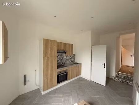à louer – appartement t2 rénové avec cuisine équipée à vervins