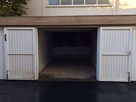 box - garage fermé plein centre chantilly et proche gare