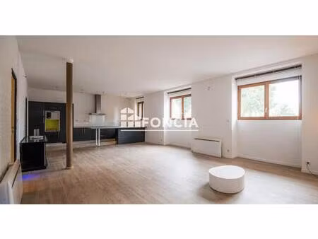 esprit loft pour ce 3 pièces quartier faubourg