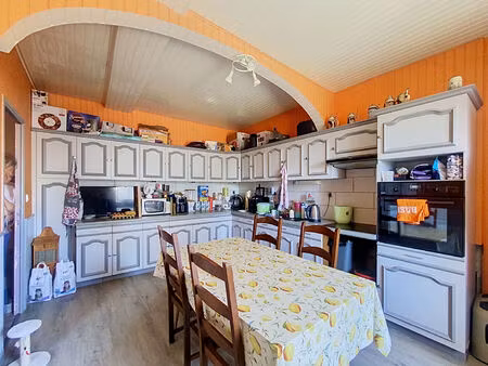 a vendre  maison de ville de 96m2  deux chambres  en centre-ville de château-gontier-sur-m