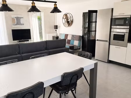 rivery maison entierement rénovée avec garage et jardin
