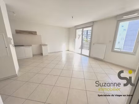 t2 avec garage  terrasse  vue  dpe classe a !