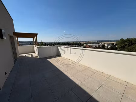 grand 3 pieces neuf saint cyr l'ecole avec parking et terrasse