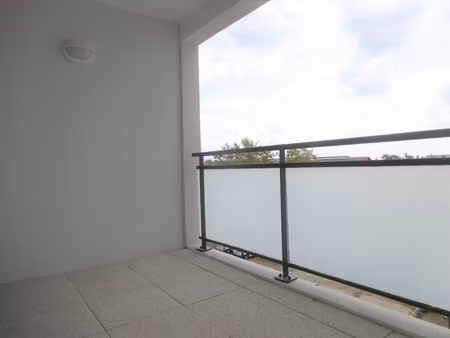t2 avec balcon et parking à colomiers