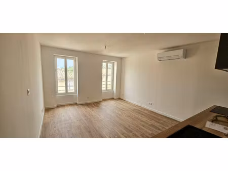 charmant t3 en duplex avec terrasse et place privative à flassa