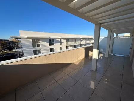 t2 avec terrasse et parking à monteux