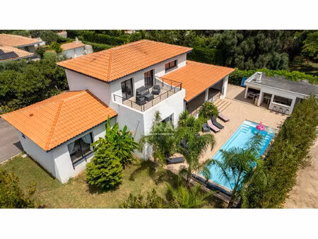 villa de prestige à vendre à bompas - 6 pièces  190 m²  piscine  grand standing