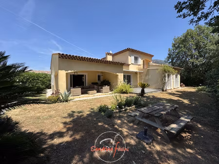 villa 5 pieces avec piscine et garage
