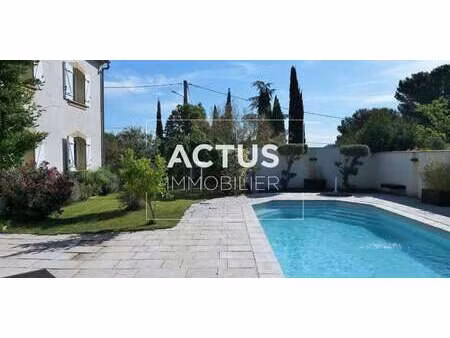 maison avec piscine et terrasse lamanon (13)