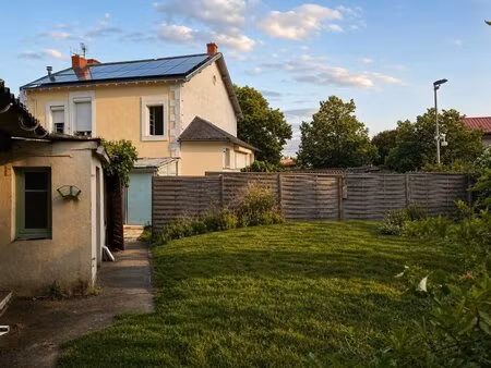 immeuble de 9 pièces de 200 m² situé à niort