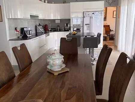 villa de 229m2 habitable avec appartement independant en parfait etat avec jardin et...