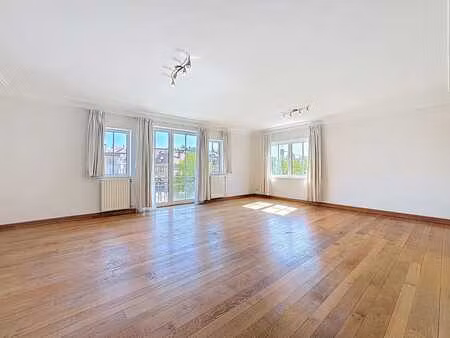 appartement 3 chambres - parking - quartier roodebeek