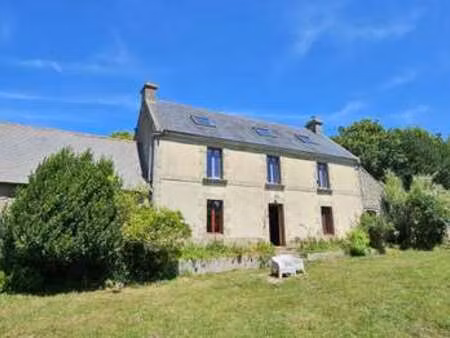 vente longère et corps de ferme à kerlaz (29100) : à vendre / 171m² kerlaz