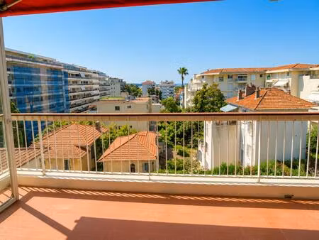 3 pièces traversant avec terrasses  aperçu mer  garage et parking