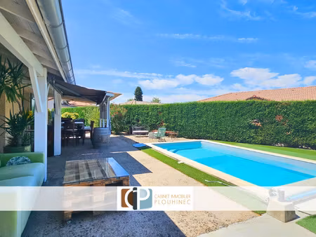 maison de plain pied avec piscine.