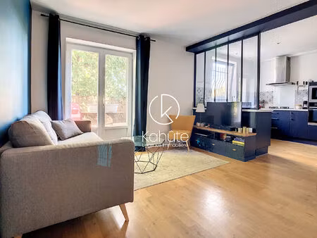 appartement rénové avec gout de 86 40 m2 - 4 pièces  3 chambres avec terrasse de 13 60m2 e