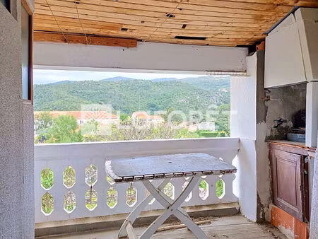 un panorama à couper le souffle  un terrasse couverte pour cette maison à rénover