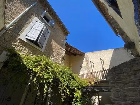 superbe maison au coeur du village de siran