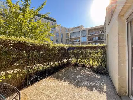 au calme  bel appartement 2 pièces avec beaux volumes  terrasse  à 8 min à pied du rer de 