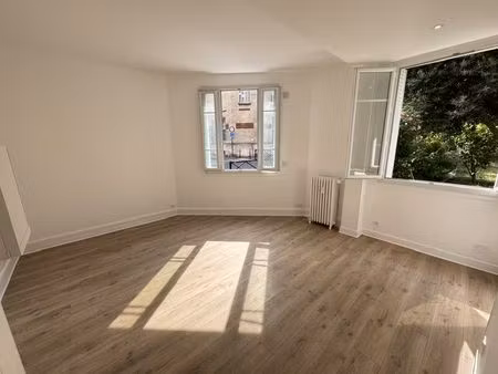 t2 - 30.7m ²