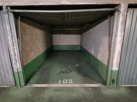 parking / box paris