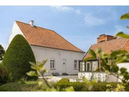 charmante cottage met bijgebouw op een goede locatie in o...