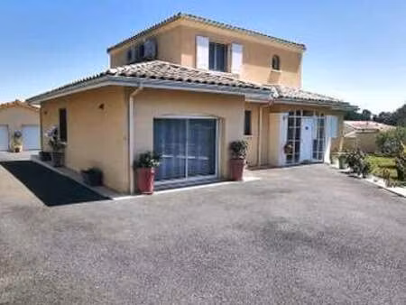 vente maison à saint-martin-de-laye (33910) : à vendre / 150m² saint-martin-de-laye