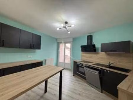 location appartement 3 pièces à la roche-sur-yon centre ville (85000) : à louer 3 pièces /