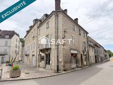immeuble de rapport avec local commercial loué et appartement duplex – au cœur de sellière