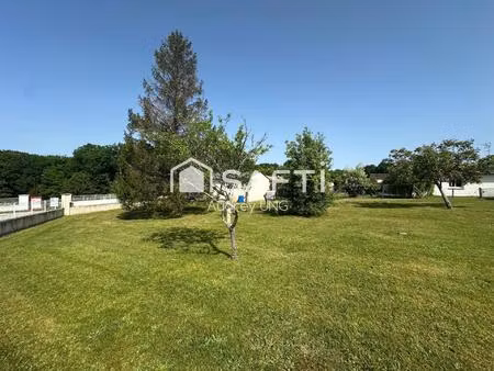 terrain à bâtir au calme de 845 m² avec garage et carport – fargues-saint-hilaire