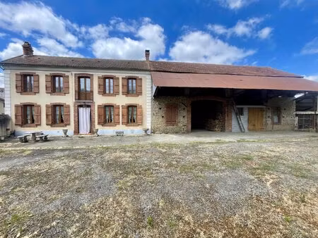 ancienne ferme avec terrain de 1943 m2 au centre de vic-en-bigorre