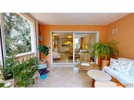 à vendre – appartement t3 de 80 m² avec terrasse fermée  parking et cave – proche des plag