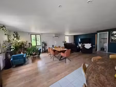 duplex de 6 pièces principales