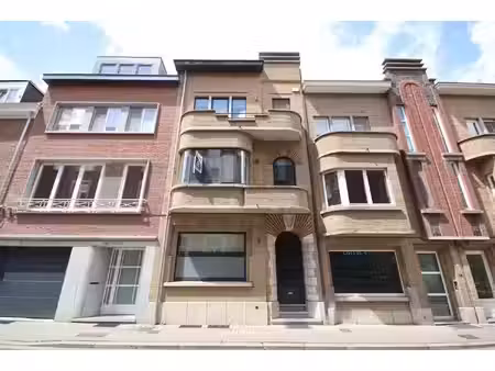 ruime woning met veel lichtinval en een zonnige stadstuin op wandelafstand van het centrum