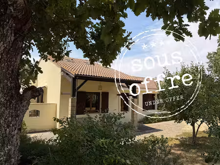 maison bien entretenue avec studio indépendant  piscine chauffée et dépendances