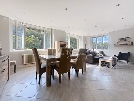 appartement t4 rénové avec terrasse et garage