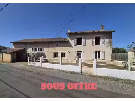 maison de 92 m 2 à blanzay  3 chambres   garage  jardin  atelier
