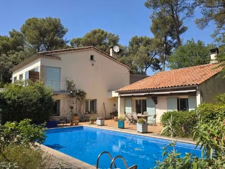 maison - 225m ²
