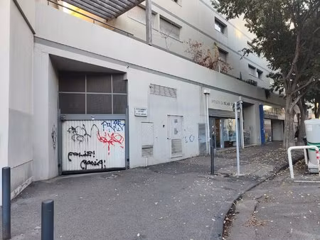 à louer – box fermé 15 m² – rue du rouet  marseille 8e
