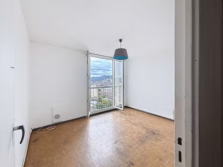 appartement 2 pièces à vendre à marseille - vue dégagée  calme  avec parking et cave